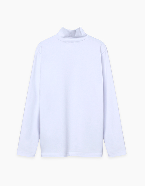 Белый джемпер-водолазка для мальчика Белый джемпер-водолазка для мальчика