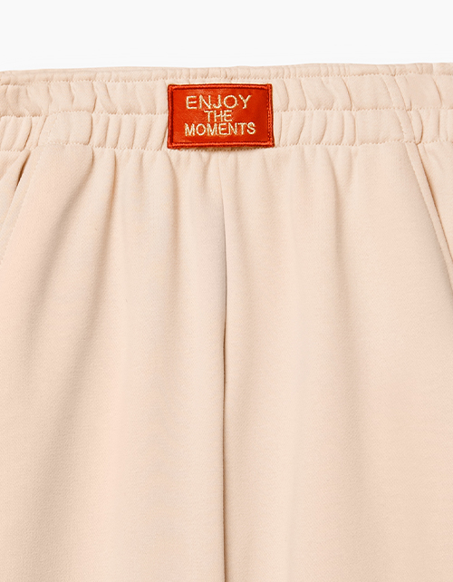 Бежевые брюки-джоггеры для девочки Бежевые брюки-джоггеры для девочки