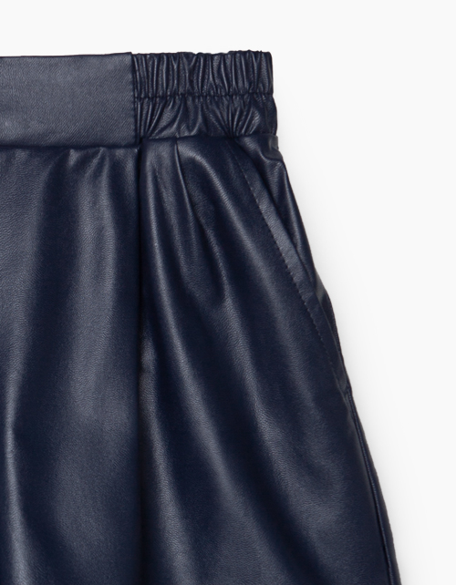 Темно-синие шорты из экокожи для девочки