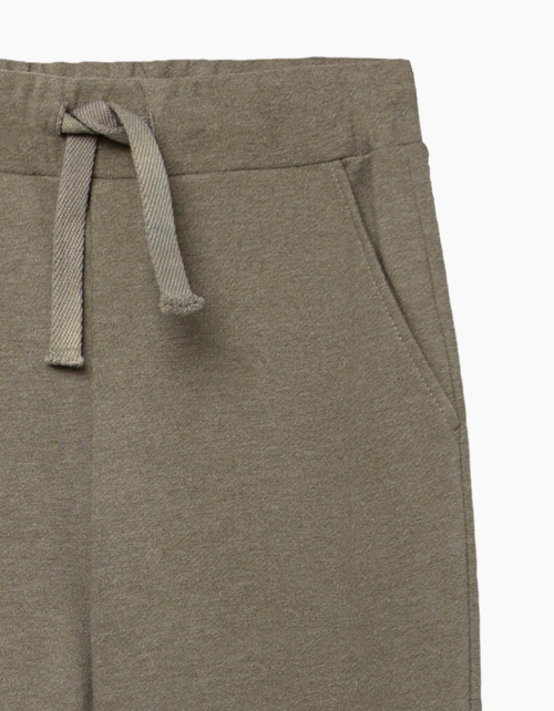 Брюки-каррот цвета хаки для мальчика Брюки-каррот цвета хаки для мальчика