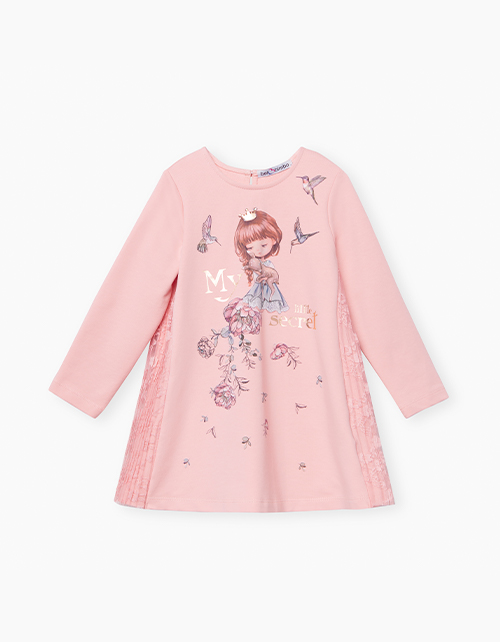 Розовое платье-трапеция с кружевным декором