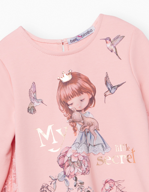 Розовое платье-трапеция с кружевным декором