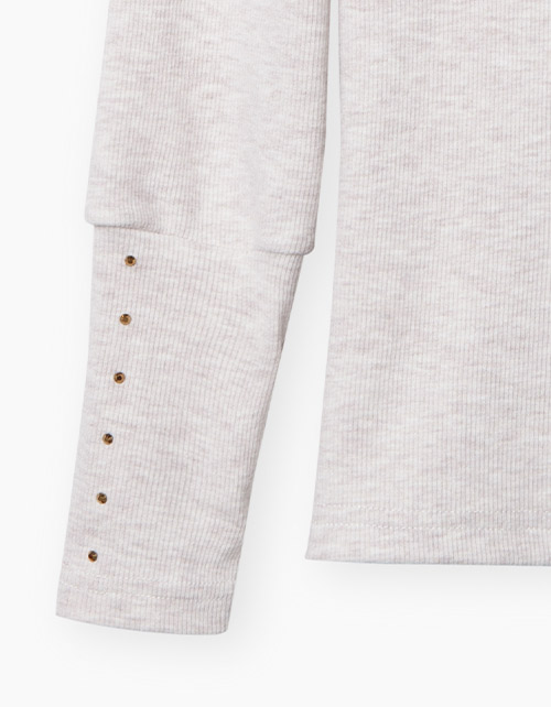 Светло-бежевый гольф для девочки Светло-бежевый гольф для девочки