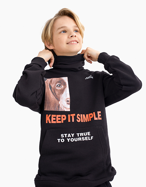 Черный свитшот с высокой горловиной для мальчика