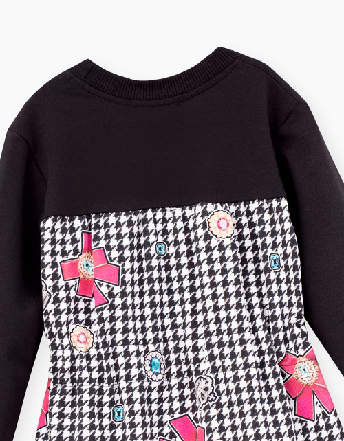 Черное платье с длинным рукавом