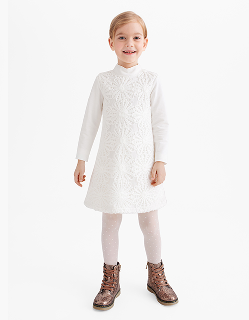 Молочное нарядное платье А-силуэта с длинным рукавом Молочное нарядное платье А-силуэта с длинным рукавом