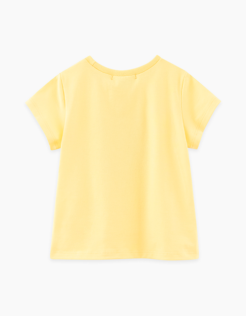 Светло-желтая футболка с принтом для девочки