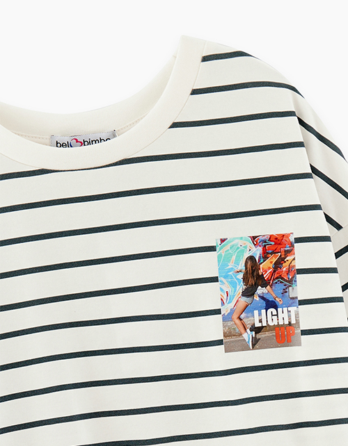 Стильный лонгслив в полоску для девочки