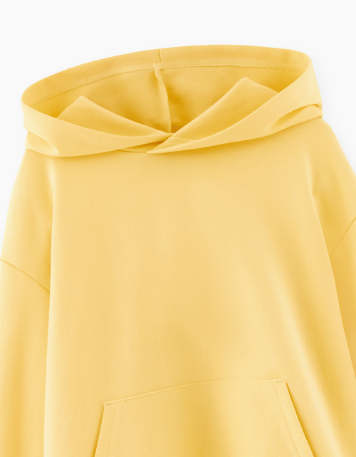 Стильное светло-желтое худи для мальчика