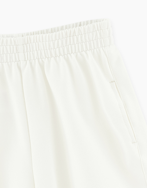 Молочные шорты для девочки