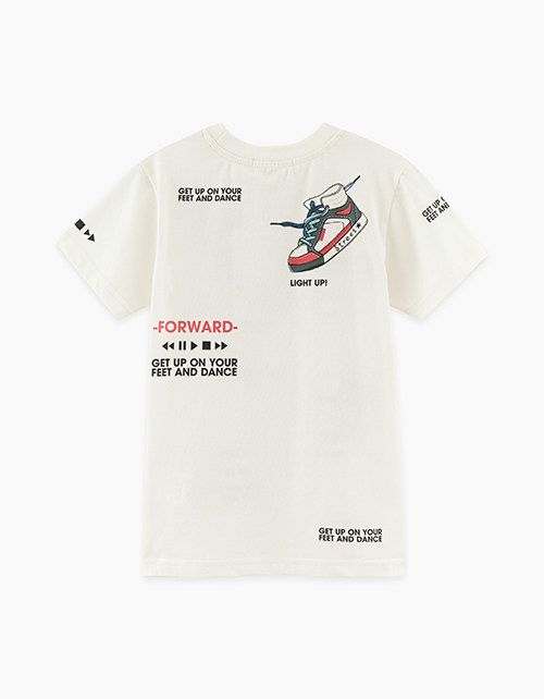 Светлая летняя футболка для мальчика