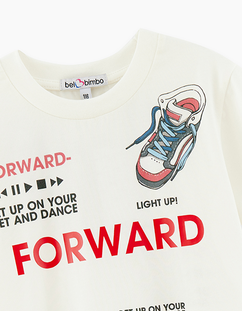 Светлая летняя футболка для мальчика