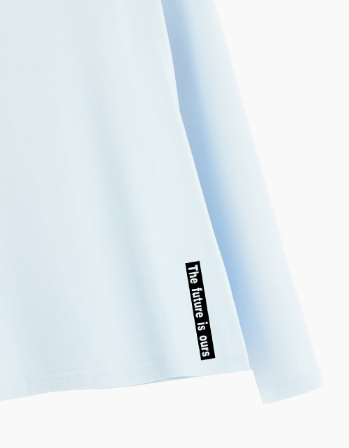 Светло-голубой гольф для девочки