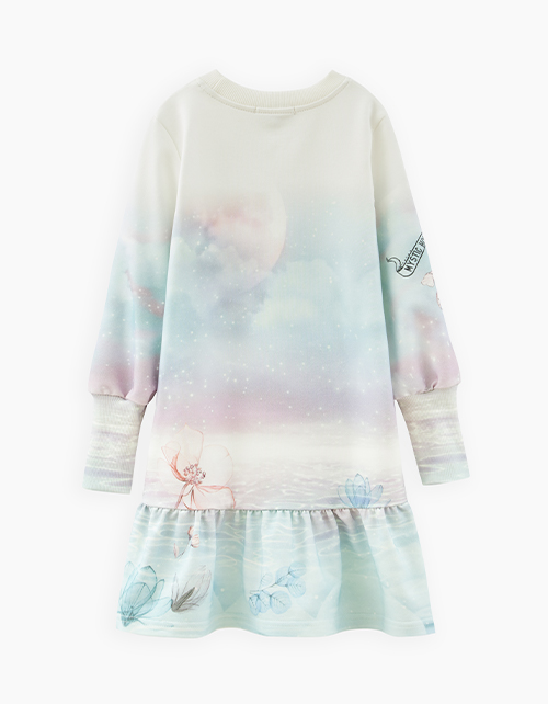 Молочное платье со стильным принтом