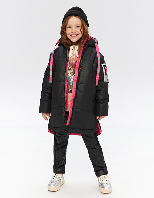 Стильная черная осенняя куртка для девочки