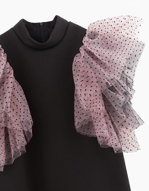 Платье с акцентным коротким рукавом