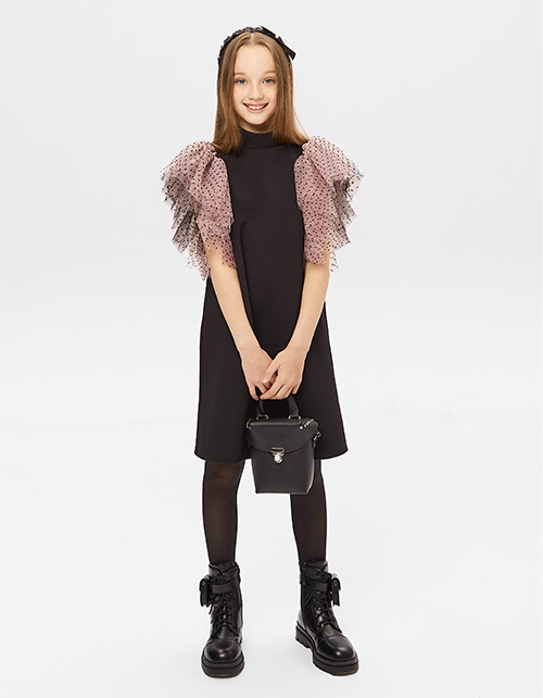 Платье с акцентным коротким рукавом