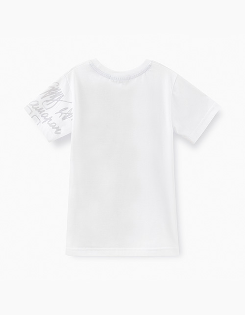 Стильная белая футболка с принтом для мальчика