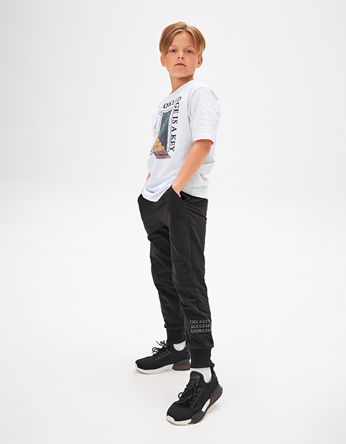 Чёрные брюки-джоггеры для мальчика