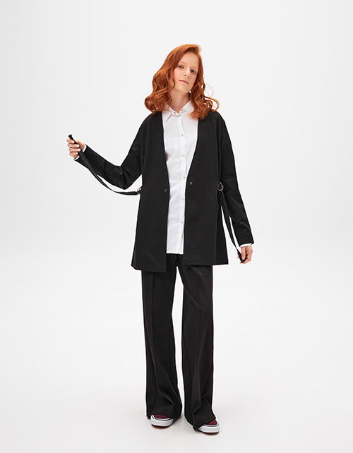 Удлинённый чёрный пиджак для девочки