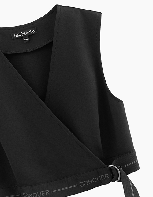 Школьная чёрная кроп-топ жилетка для девочки