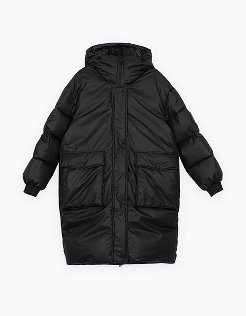 Зимнее чёрное пальто с капюшоном