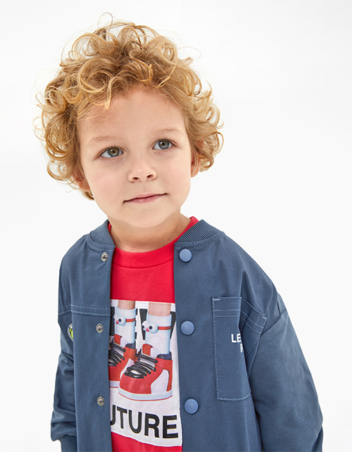 Стильный бомбер в оттенке деним для мальчика