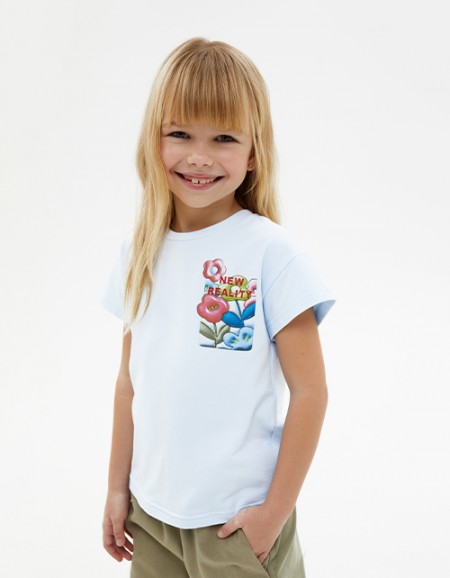 Футболка небесно-голубого оттенка для девочки