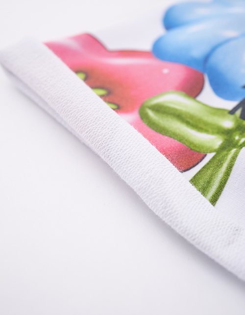 Яркая шапка для девочки