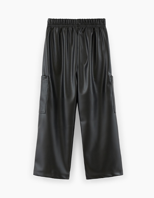 Чёрные брюки-карго из эко-кожи для девочки Чёрные брюки-карго из эко-кожи для девочки