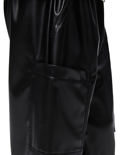 Чёрные брюки-карго из эко-кожи для девочки Чёрные брюки-карго из эко-кожи для девочки