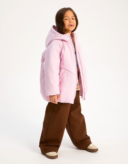 Осенняя светло-розовая куртка для девочки