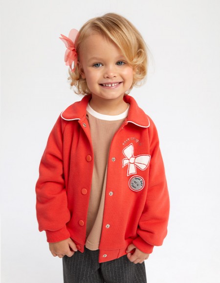 Яркий жакет для девочки