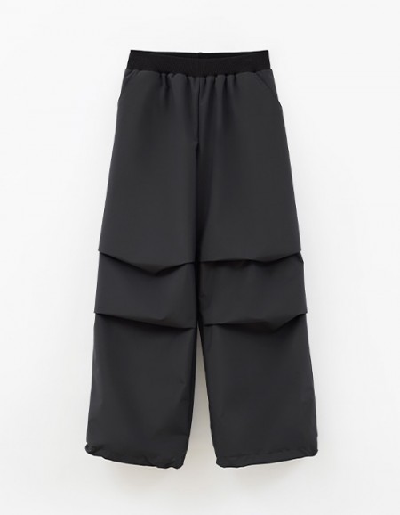 Чёрные утеплённые брюки-парашюты на флисе для девочки Чёрные утеплённые брюки-парашюты на флисе для девочки