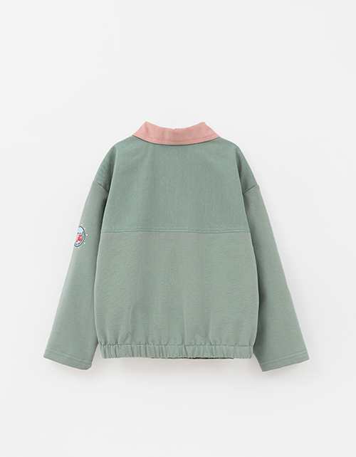 Жакет в утилитарном стиле для девочки Жакет в утилитарном стиле для девочки