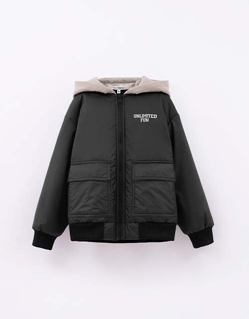 Чёрная весенняя куртка для мальчика