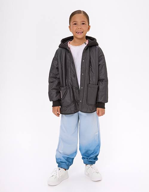 Весенняя чёрная стёганая куртка для девочки