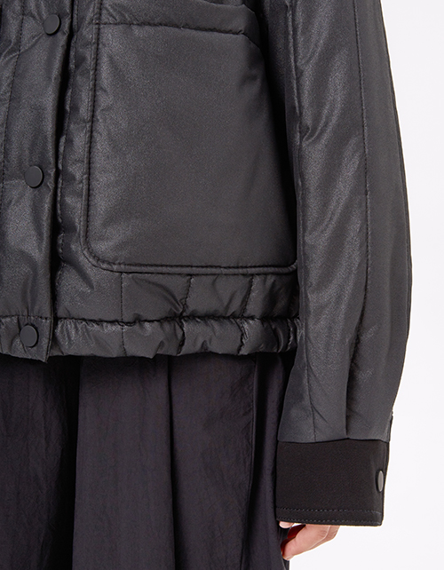 Чёрная стёганая куртка для девочки