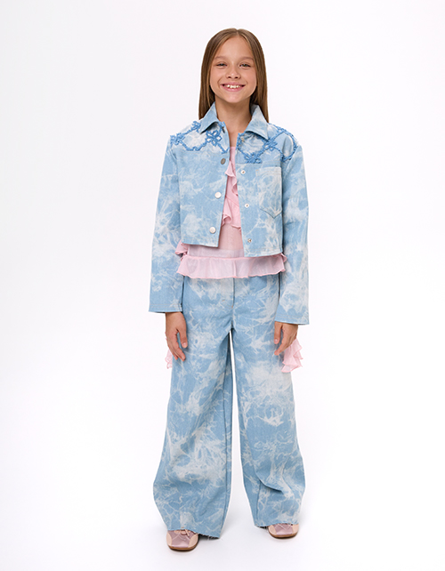 Укороченный жакет из варёного денима с вышивкой для девочки Укороченный жакет из варёного денима с вышивкой для девочки