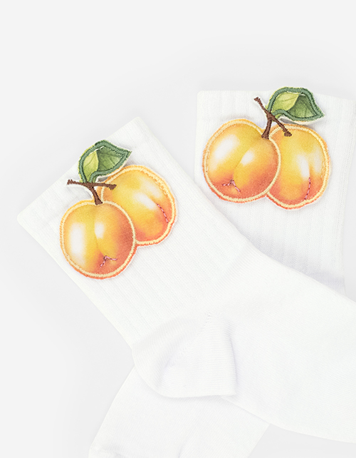 Белые носки с абрикосом для девочки Белые носки с абрикосом для девочки